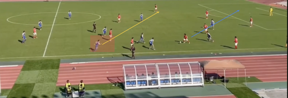 試合映像の上に矢印を描いて戦術を可視化するNEWDIHの実画面